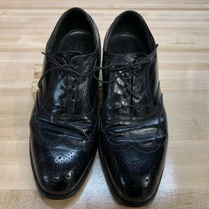 Black wingtips